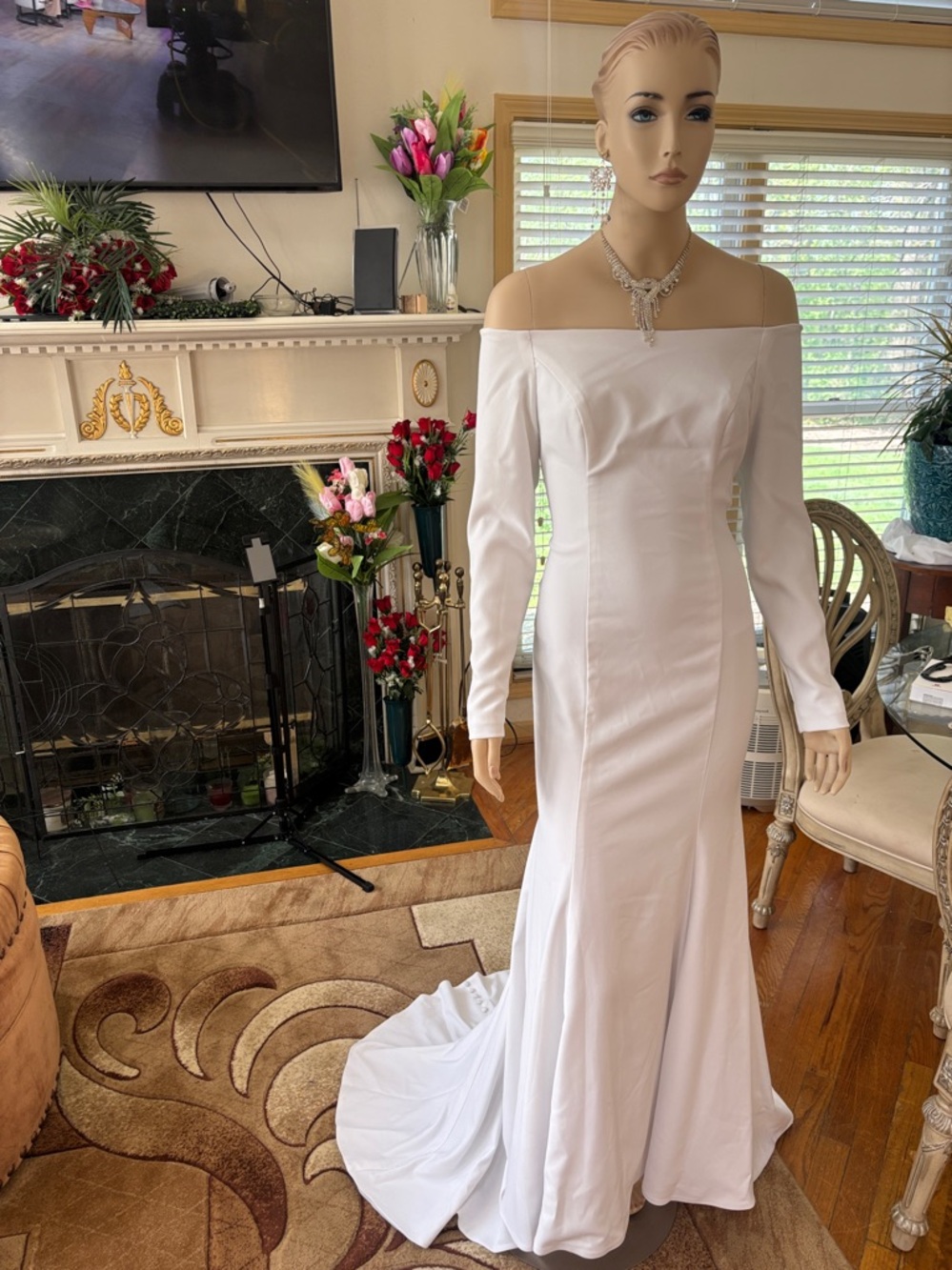 Elegant Off-Shoulder Long Sleeve White Mermaid Dress. David’s Bridal size 6p - Picture 9 of 9